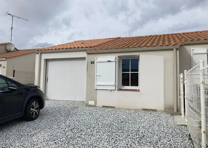 Maison Calme Avec Garage Et Jardin Clos Avec Menage Inclus