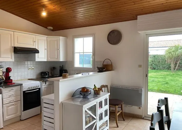 Prázdninový dům Maison Calme Avec Garage Et Jardin Clos Avec Menage Inclus Le Fenouiller